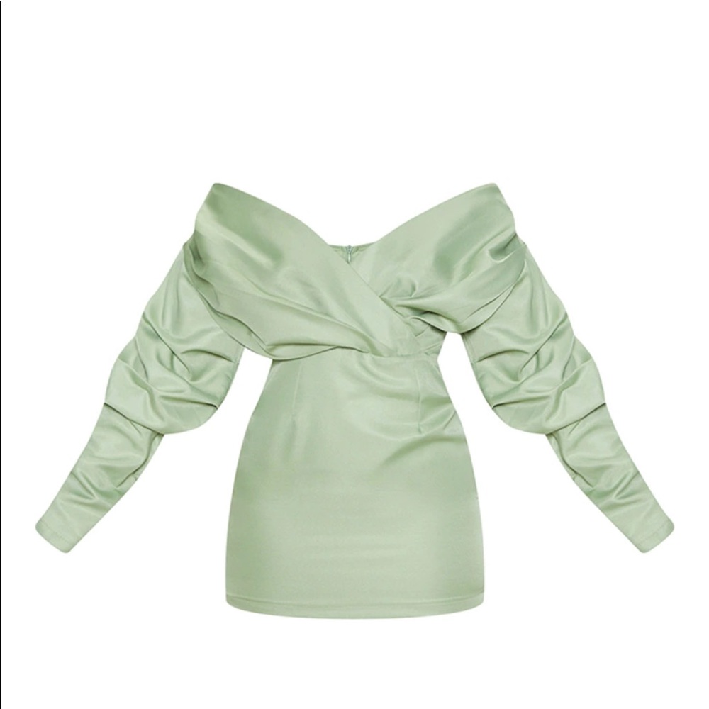 Green long sleeved mini dress